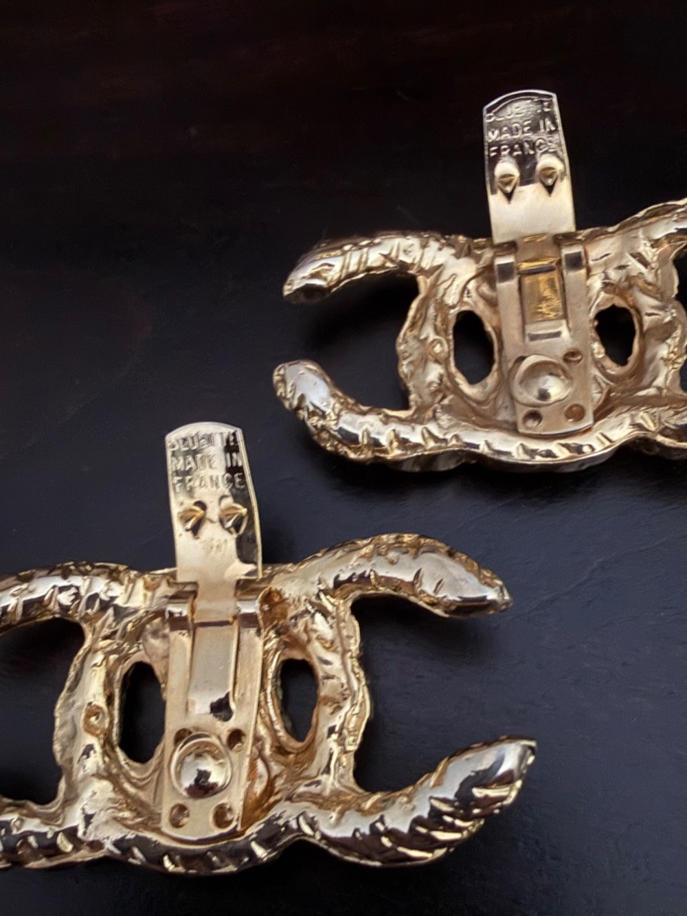 Chanel Bluette Shoe Clips Vintage CC Bluette France Logo Hardware Gold-tone RARE - Picture 2 of 16